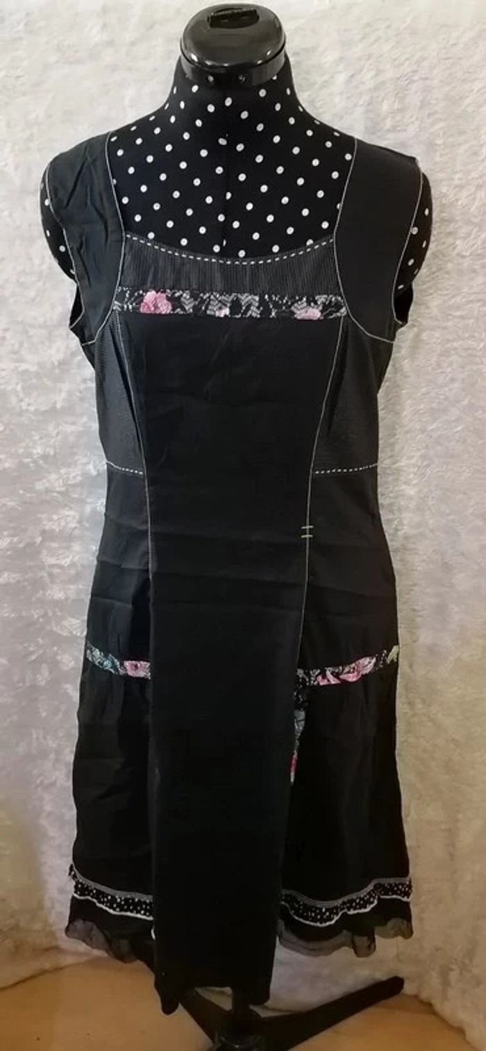 Robe courte noir dentelle fleurs - photo numéro 2