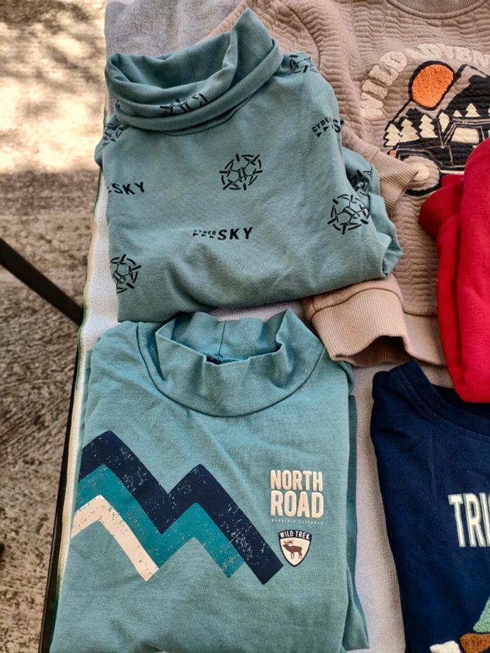 Lot garçon 5 ans hiver - 2 pulls 4 sweats 3 tshirts - photo numéro 2