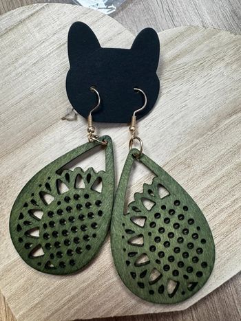 Paire de boucles d’oreille verte