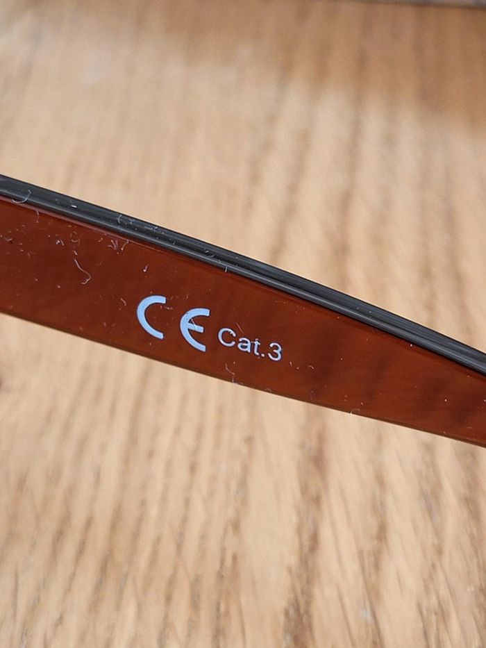 Lunettes de soleil Neuves Catégorie 3 avec etui - photo numéro 5