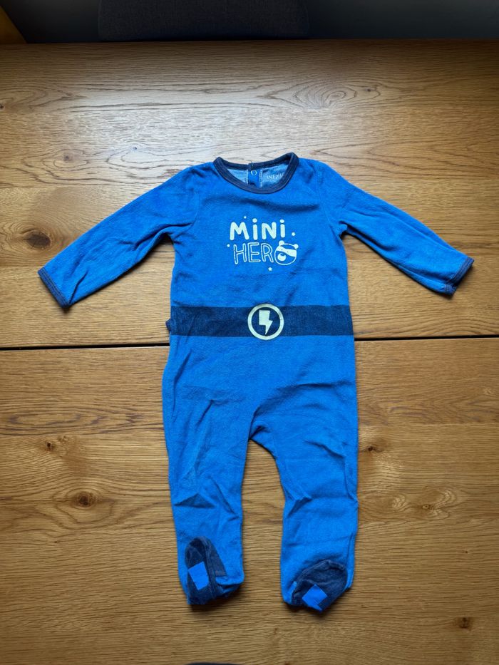 Pyjama Grenouillère Bleu In Extenso Bébé 80 cm – Légèrement Abîmé Sous les Pieds – Réduction sur Lot