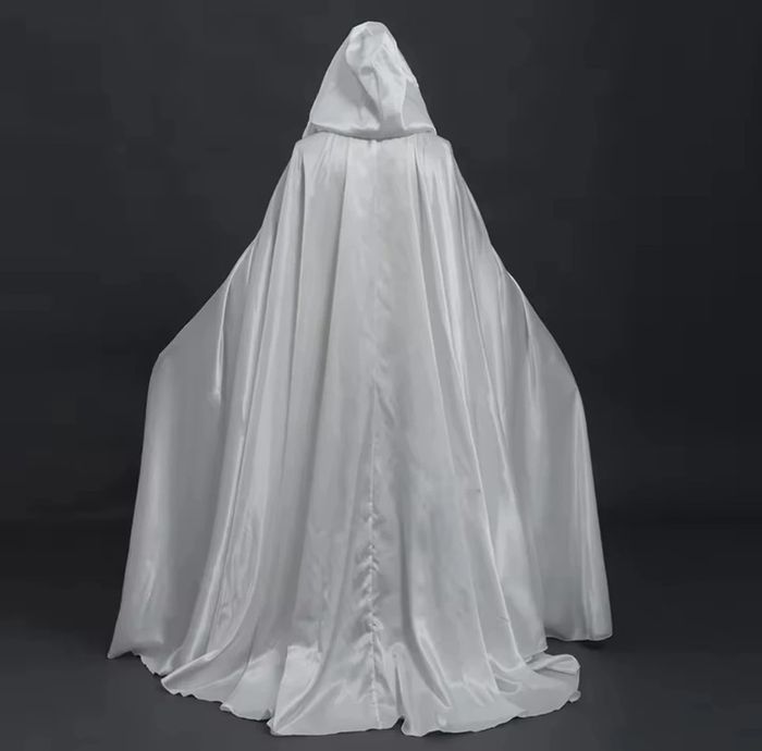 Cape longue en satin - photo numéro 2