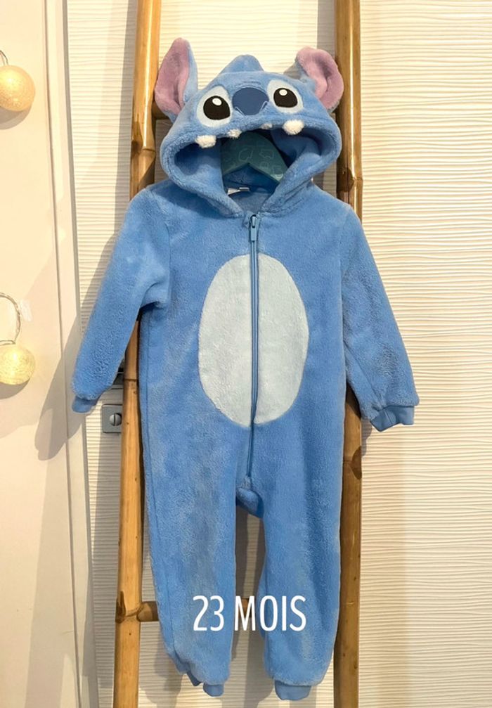 Combinaison / surpyjama Stitch taille 24 mois