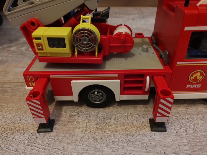 camion grande échelle pompier Playmobil - photo numéro 12