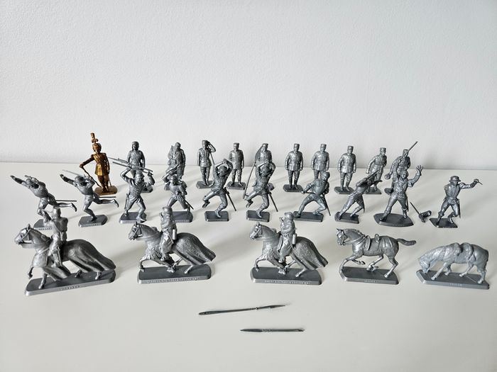 Lot figurines Mokarex