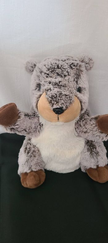 Peluche marionnette castor FIZZY marmotte chiné gris et blanc