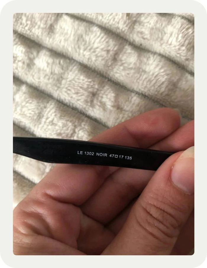 Lunettes noires - photo numéro 4