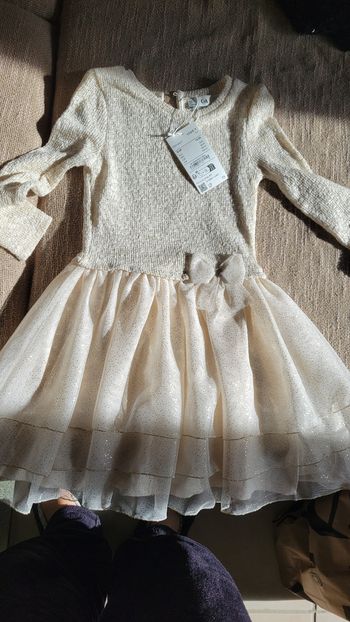 NEUF robe de fête dorée 5 ans C&A