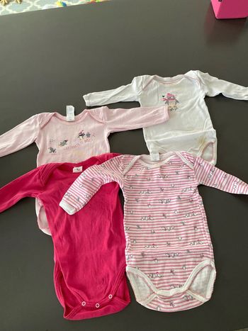 Lot de 4 bodies 12 mois absorba