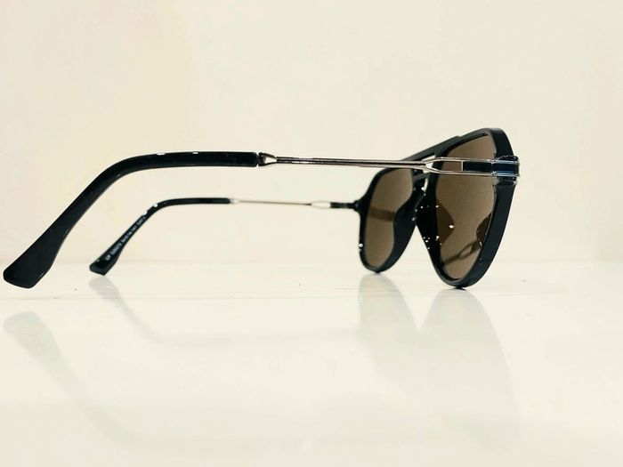 Lunette de soleil mixte noire verres marron uvprotection catégorie 3 - photo numéro 6