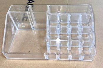 Rangement maquillage transparent