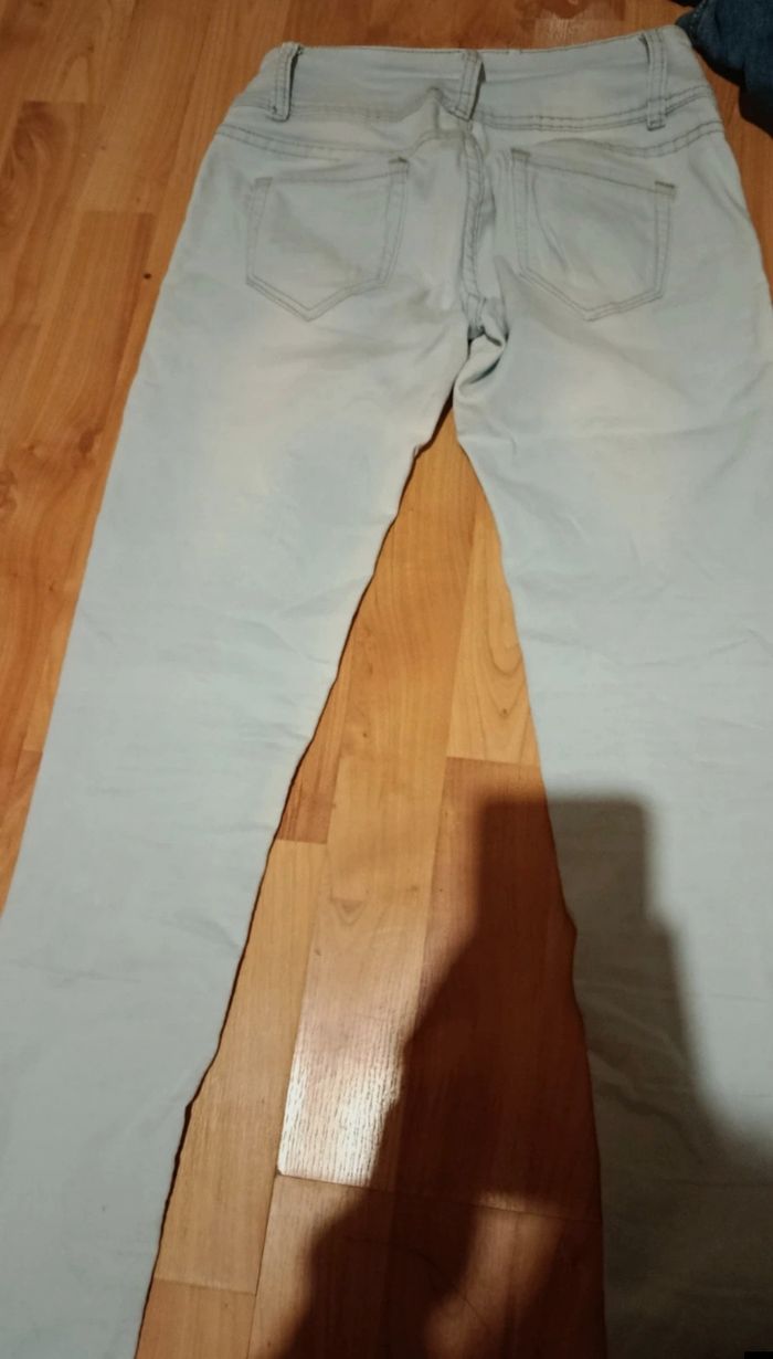 ✨ Jean 3 boutons bleu clair – Taille M, classique et polyvalent 👌 - photo numéro 3