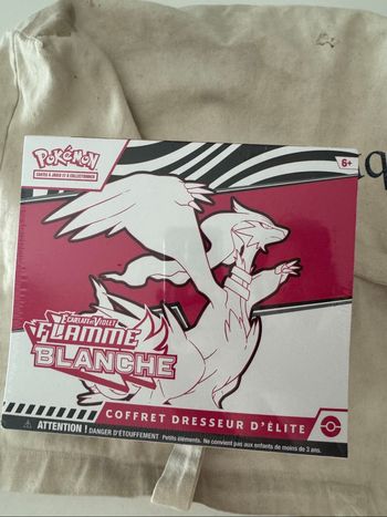 ETB Pokémon EV10.5 flamme blanche