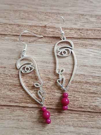 Jolies boucles d'oreilles originales visage