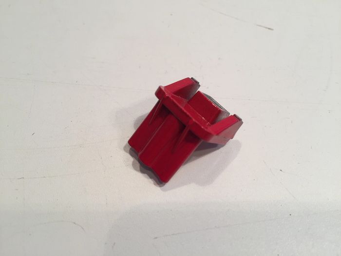 Fixation arrière pièce détachée miniature Ferrari 550 maranello 1996 1/18 burago #A16 - photo numéro 2