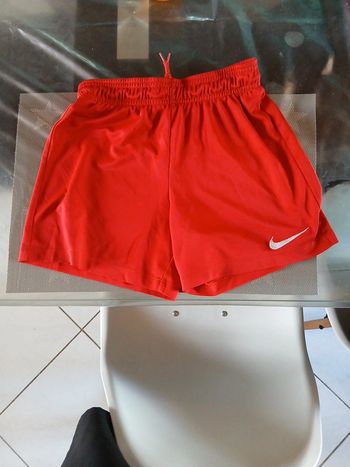 Short nike 8-10 ans