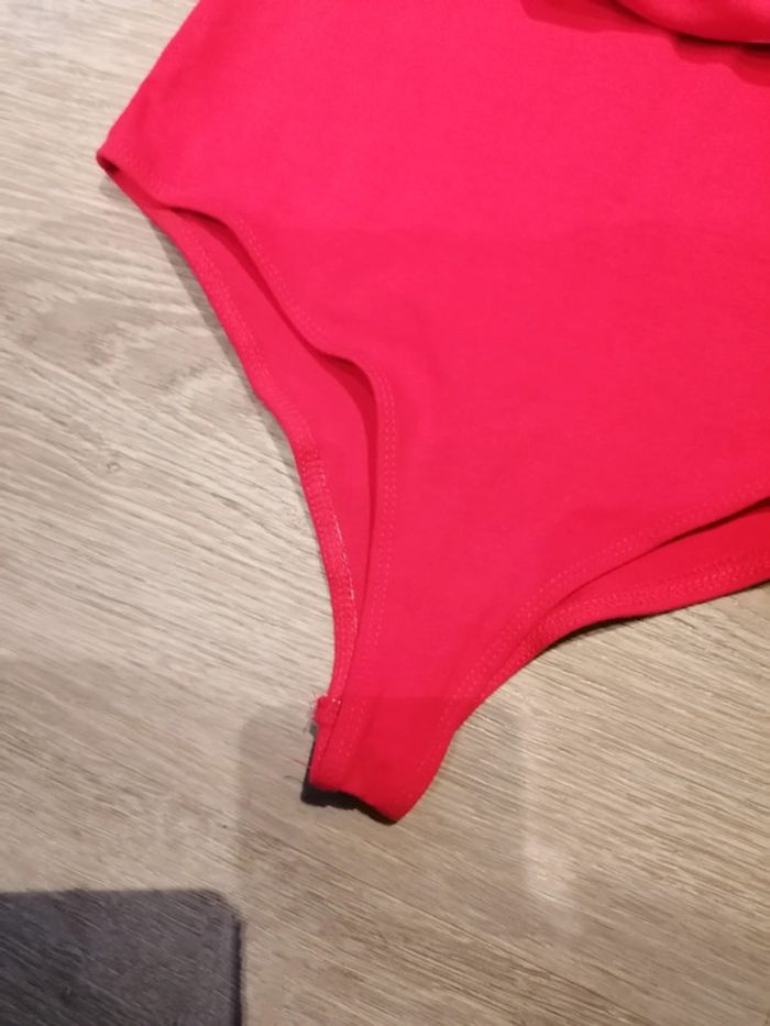 Body rouge - photo numéro 3