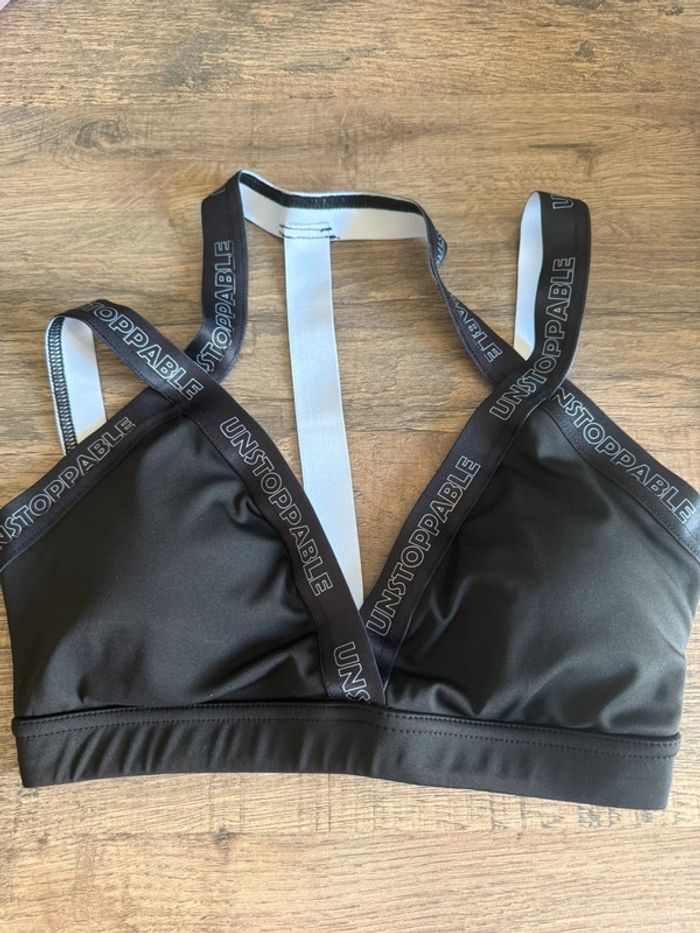 Lot brassière sport + 3 shorts S - photo numéro 5