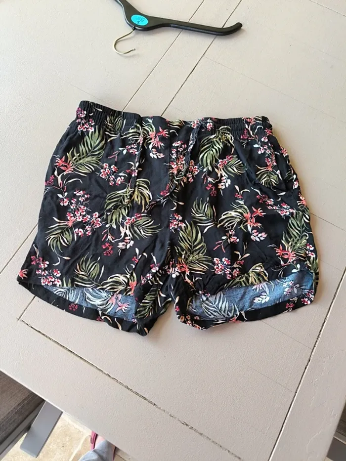 Short fleuri