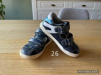 Chaussures garçon scratch taille 26