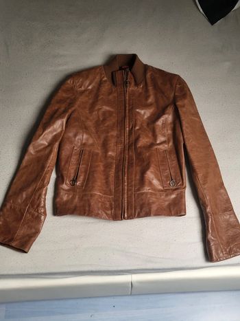 Magnifique veste en cuir vachette véritable.
