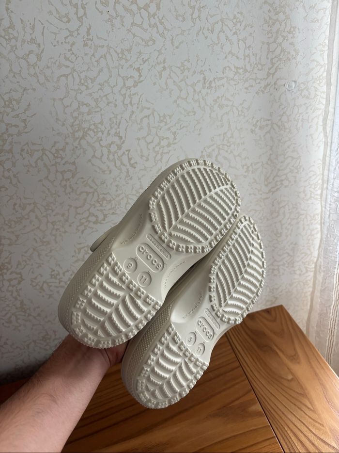 Crocs Beige Classique - Taille : 42 - photo numéro 2