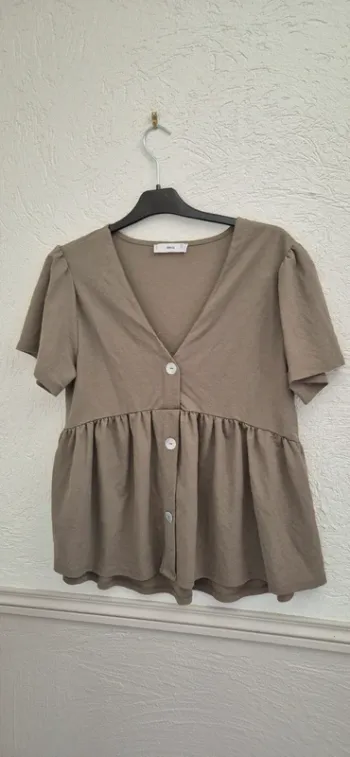 top peplum kaki boutonné mango