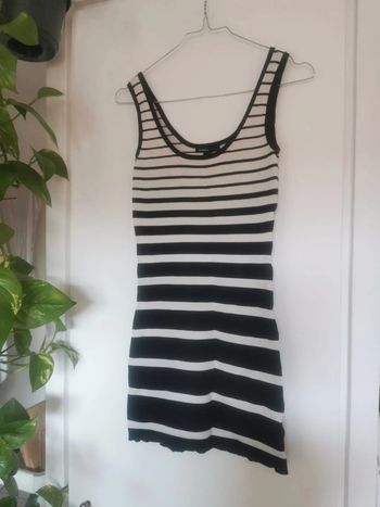 Robe rayée noir et blanc Mango