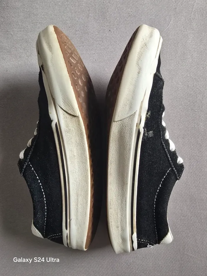 Vans Old Skool noires et blanches - Taille 37 - Bon état - photo numéro 3
