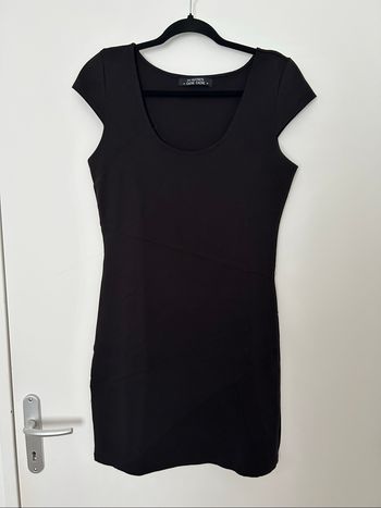 Petite robe noire moulante épaisse décolleté Cache Cache 40