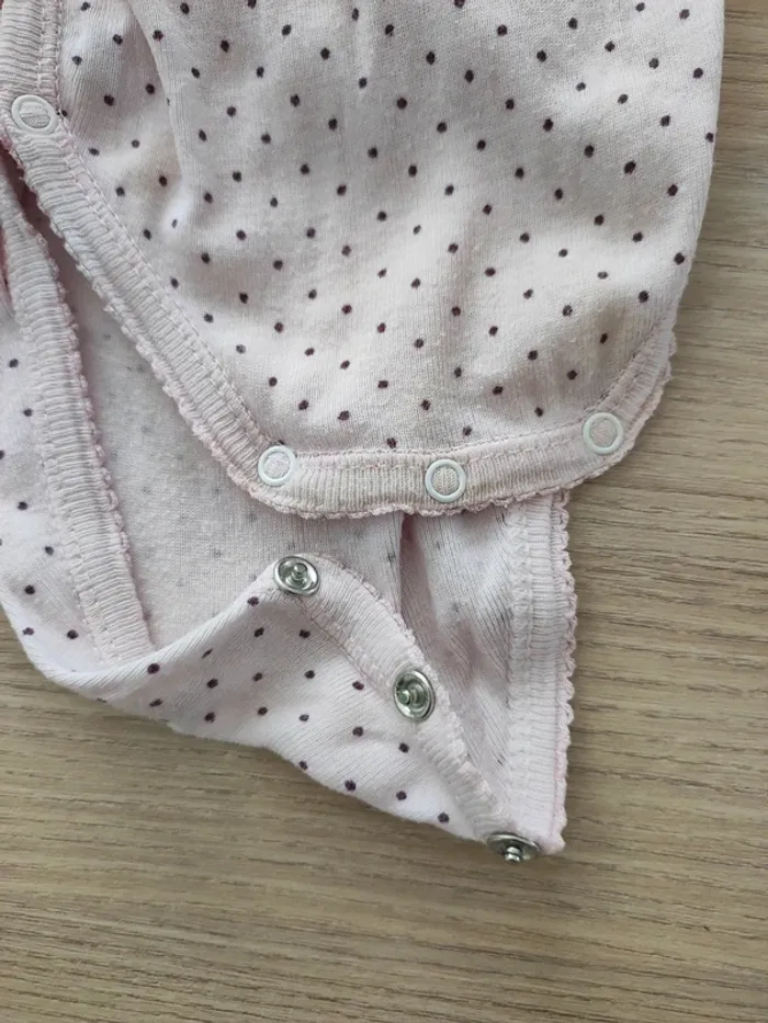 Lot 8 bodys 1 mois satisfaisant - photo numéro 8