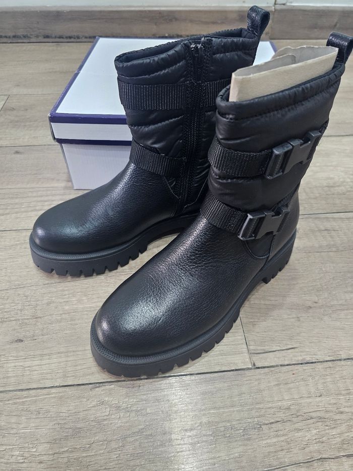 Magnifiques bottines fille en cuir,  noir. Pointure 36, marque André - photo numéro 5