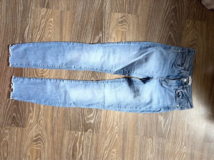 Jean Tommy Hilfiger - coupe skinny - taille US 25 équivalent à un 34 - en très bon état - photo numéro 3