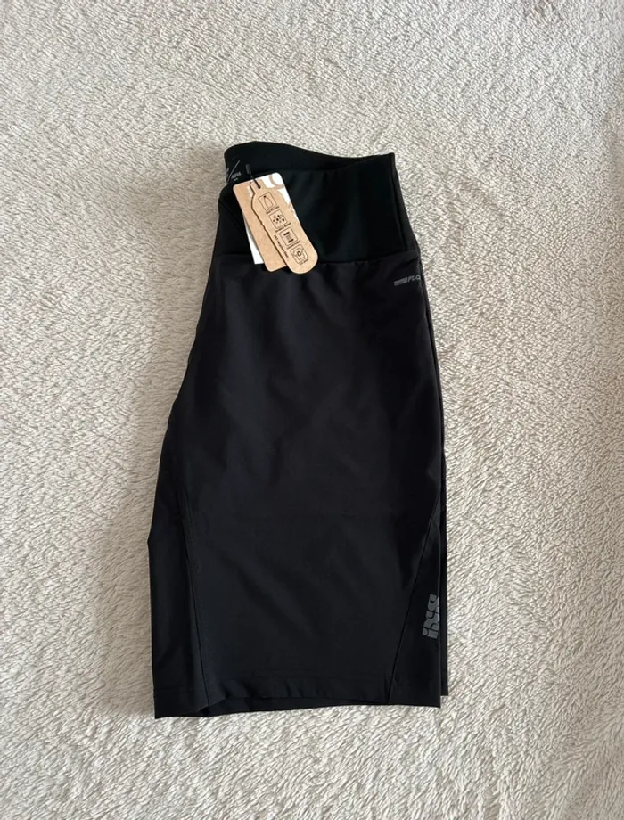 Short IXS - photo numéro 3