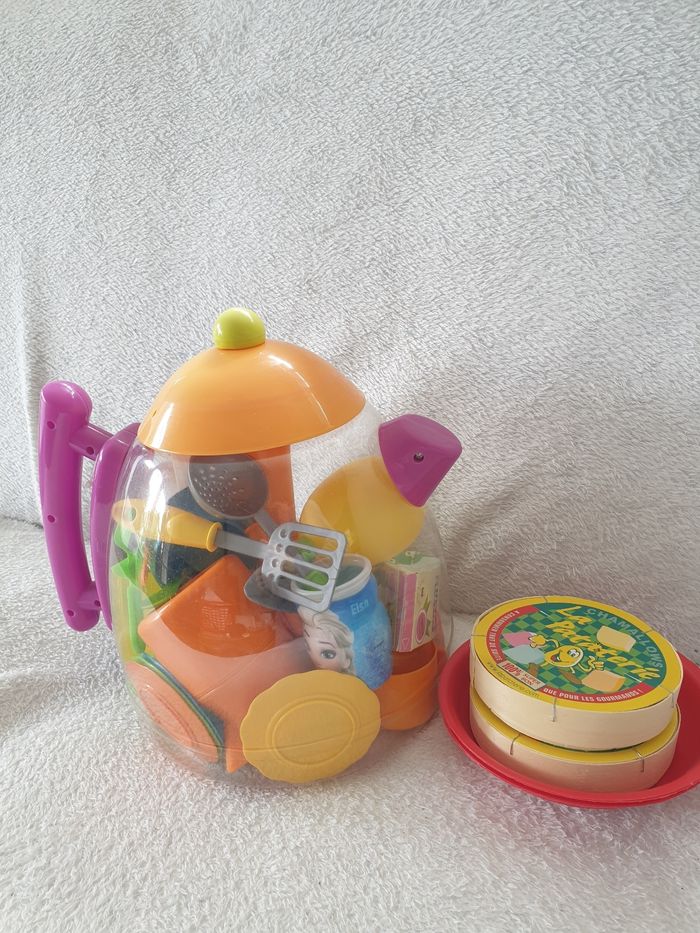 Lot dînette de plus de 60 pièces