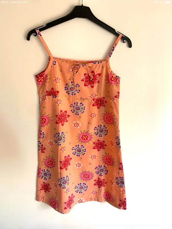 Robe d’été à fine bretelles et à imprimés fleuris 10 ans