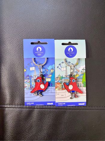 Lot de 2 Porte-clés JO jeux olympiques et jeux paralympiques paris 2024 mascotte