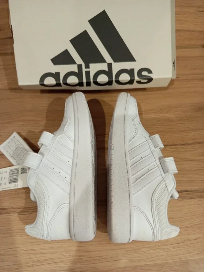 Baskets mixtes blanches à scratchs Adidas pointure 33 neuves dans leur boîte d'origine 🏷 - photo numéro 4