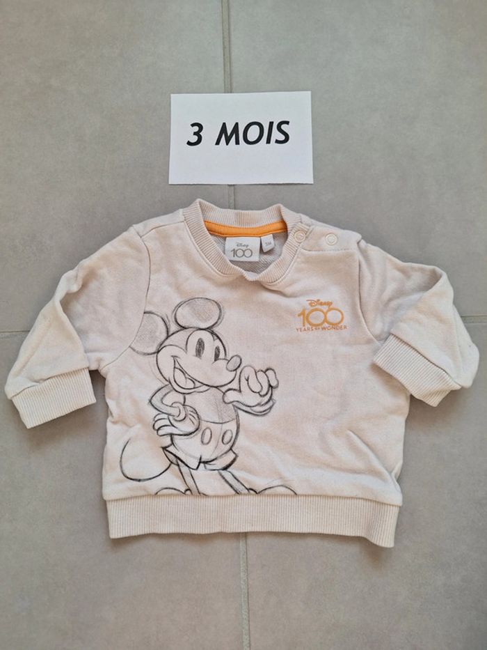 Sweat Disney 100 ans Mickey neuf 3 mois