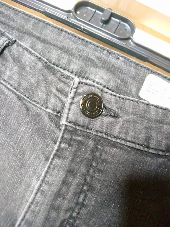 Superbe jeans gris à bandes taille 44/46 marque Esmara - photo numéro 5