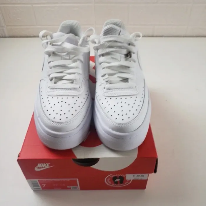 Baskets Air Force Nike taille 39