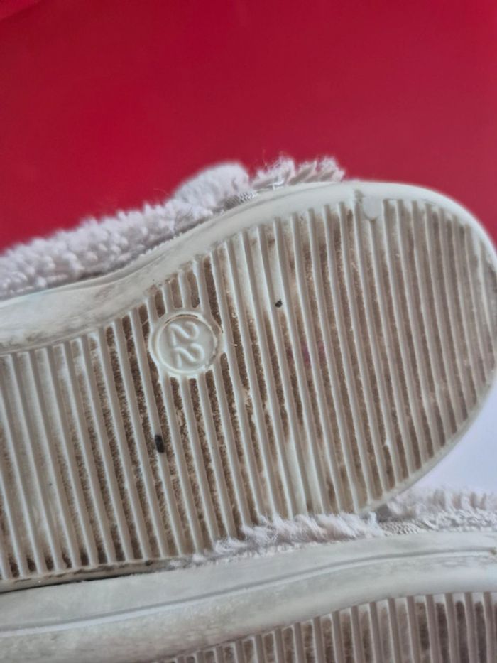 🐾 Chaussons poilus Kiabi taille 22  Cœur doré & oreille 💛 - photo numéro 7