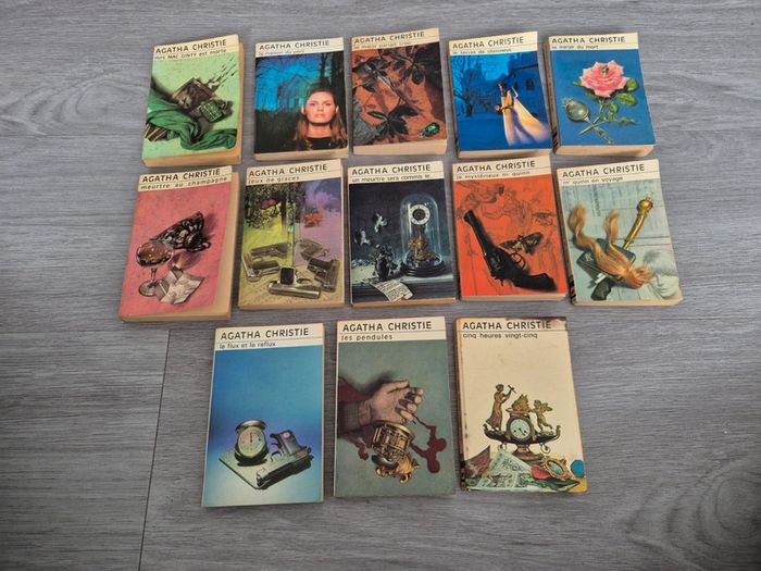 Lot de 13 livres anciens Agatha Christie