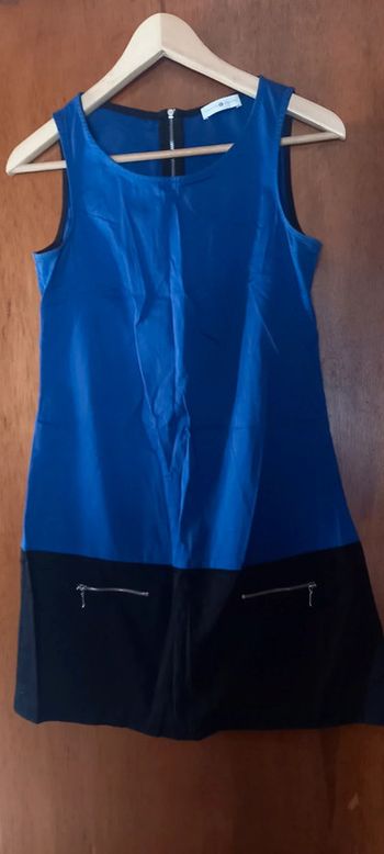 Robe bleu et noire