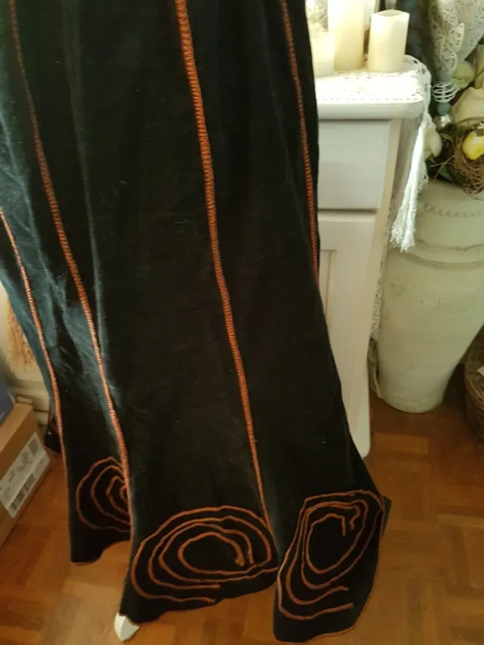 Jupe originale noire/orange velours fin Taille 40/42 - photo numéro 2