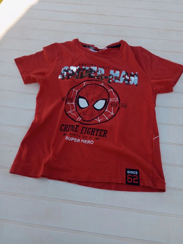 Lot de 2 Tee shirt de taille 6/7 ans. - photo numéro 2