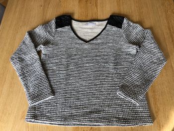 Pull col V taille M