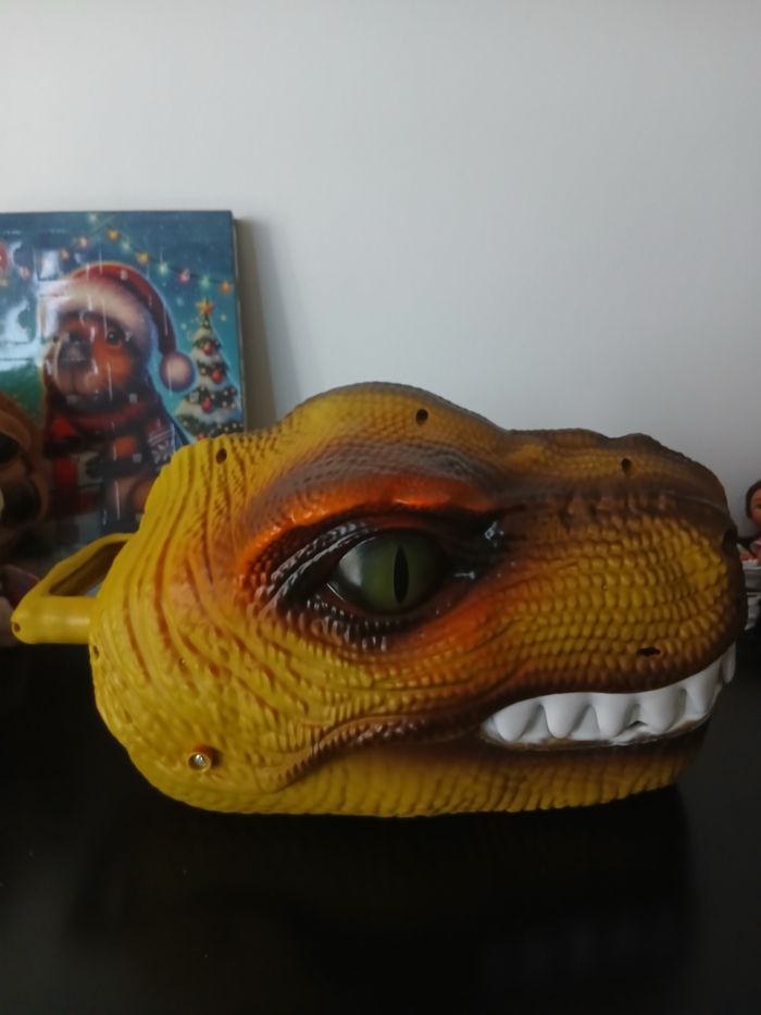 Grosse tête de dinosaure garnie de 24 figurines et accessoires neufs - photo numéro 3