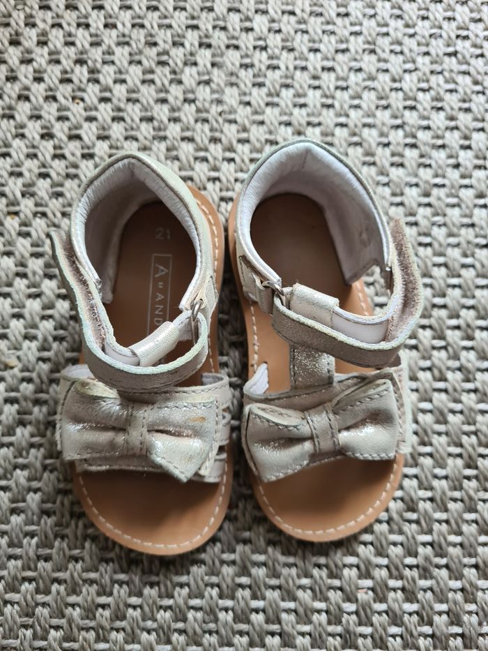 Sandales beige brillante fille - T21 - photo numéro 2