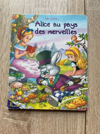 Livre Alice au pays des merveilles